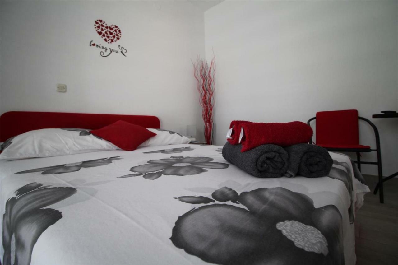 Private Accommodation Carevic Дубровник Экстерьер фото